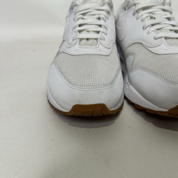 Athletic_Shoes
